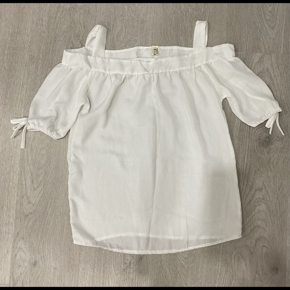 Off shoulder top - Picture 3 of 4